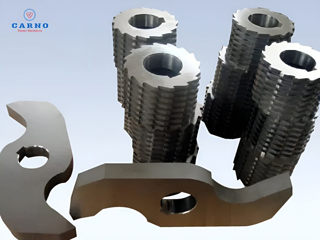 Lưỡi dao băm nhựa đ&oacute;ng vai tr&ograve; quan trọng trong m&aacute;y băm nhựa